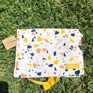 Traveling makeup bag